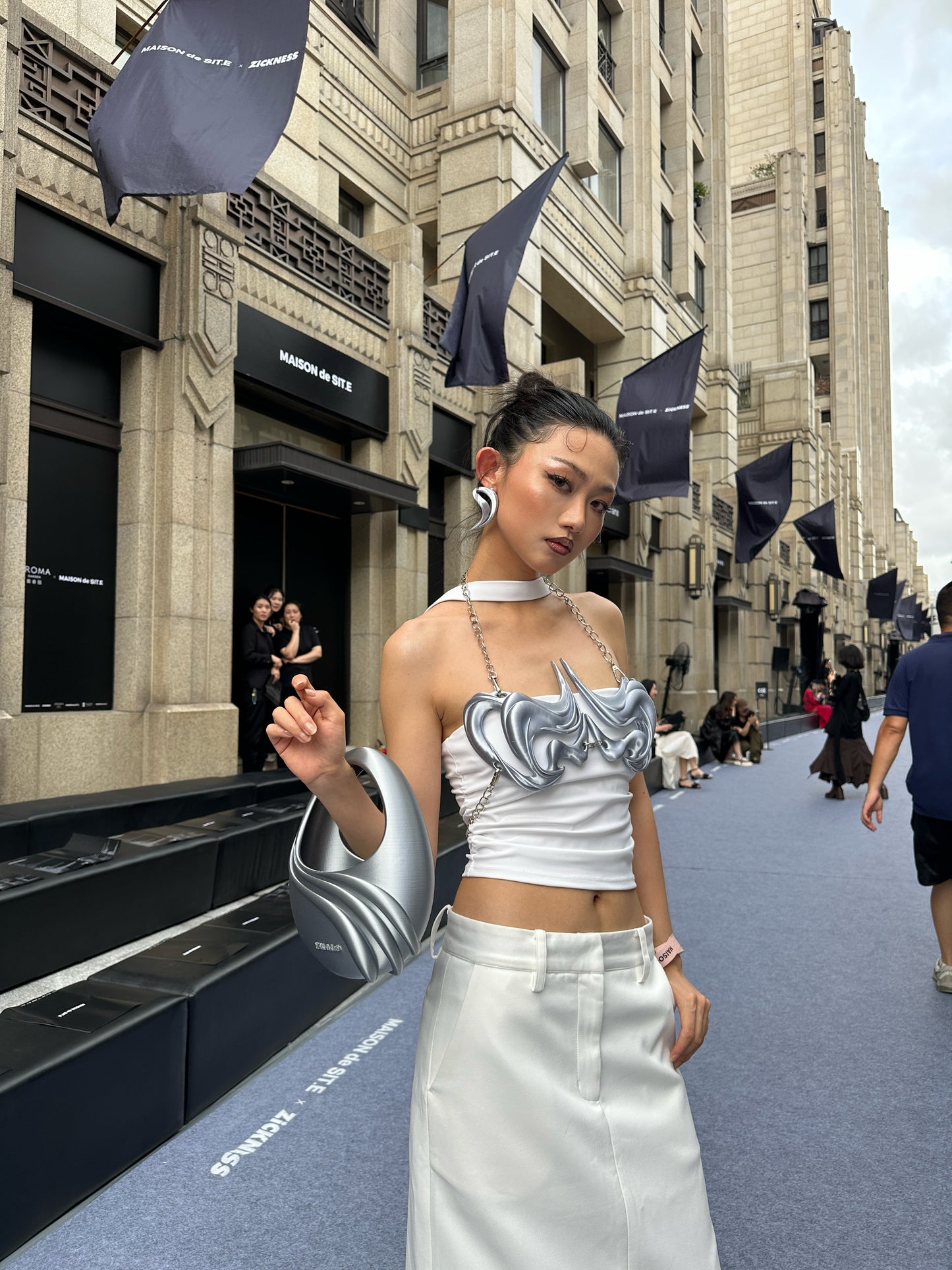 YALA.Lab | 3D Printed Futuristic Y3K Eggshell Bag with Streamlined Tech Sensation